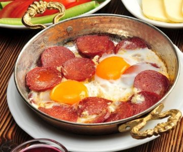 Et Sucuklu Yumurta